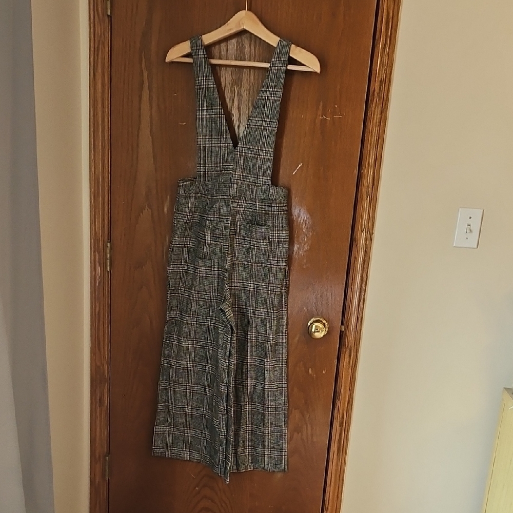 Very J Black and Gray Jumpsuit with Wide-Leg Design